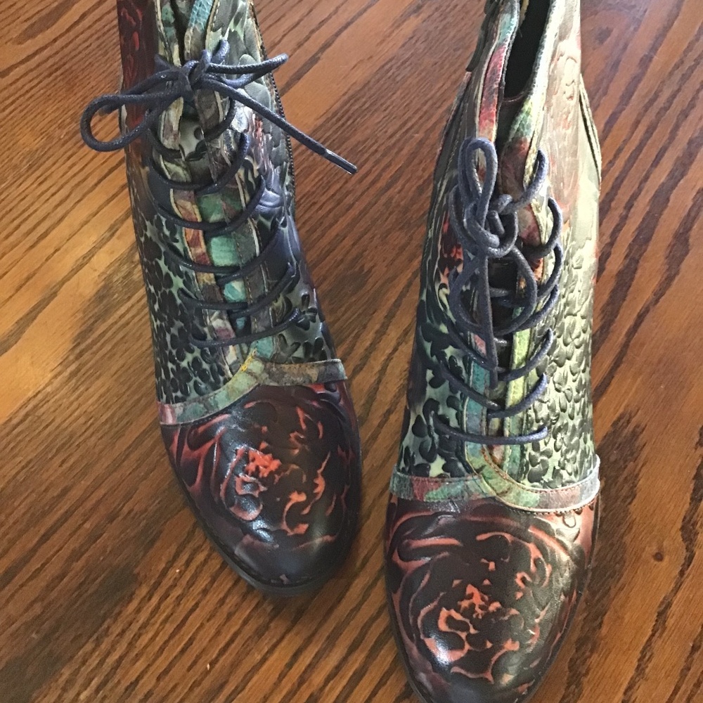 Le Artiste black print bootie